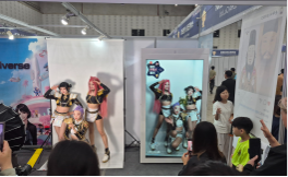 Cosplay 角色與合成影像同框